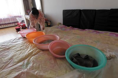 墨脱楼上漏水，住户失联，小区没物管，业主维权难！律师来支招……